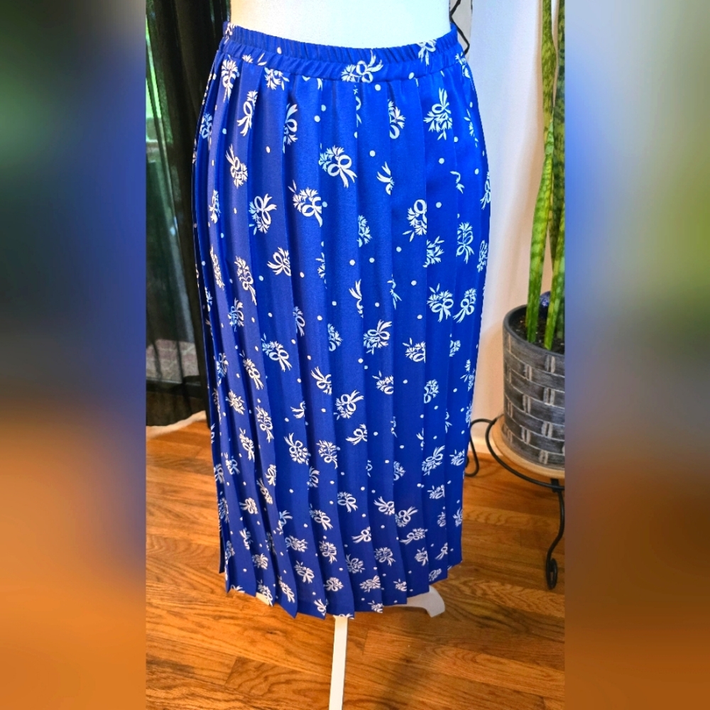 Leslie Faye blue floral pleated skirt size US 18W